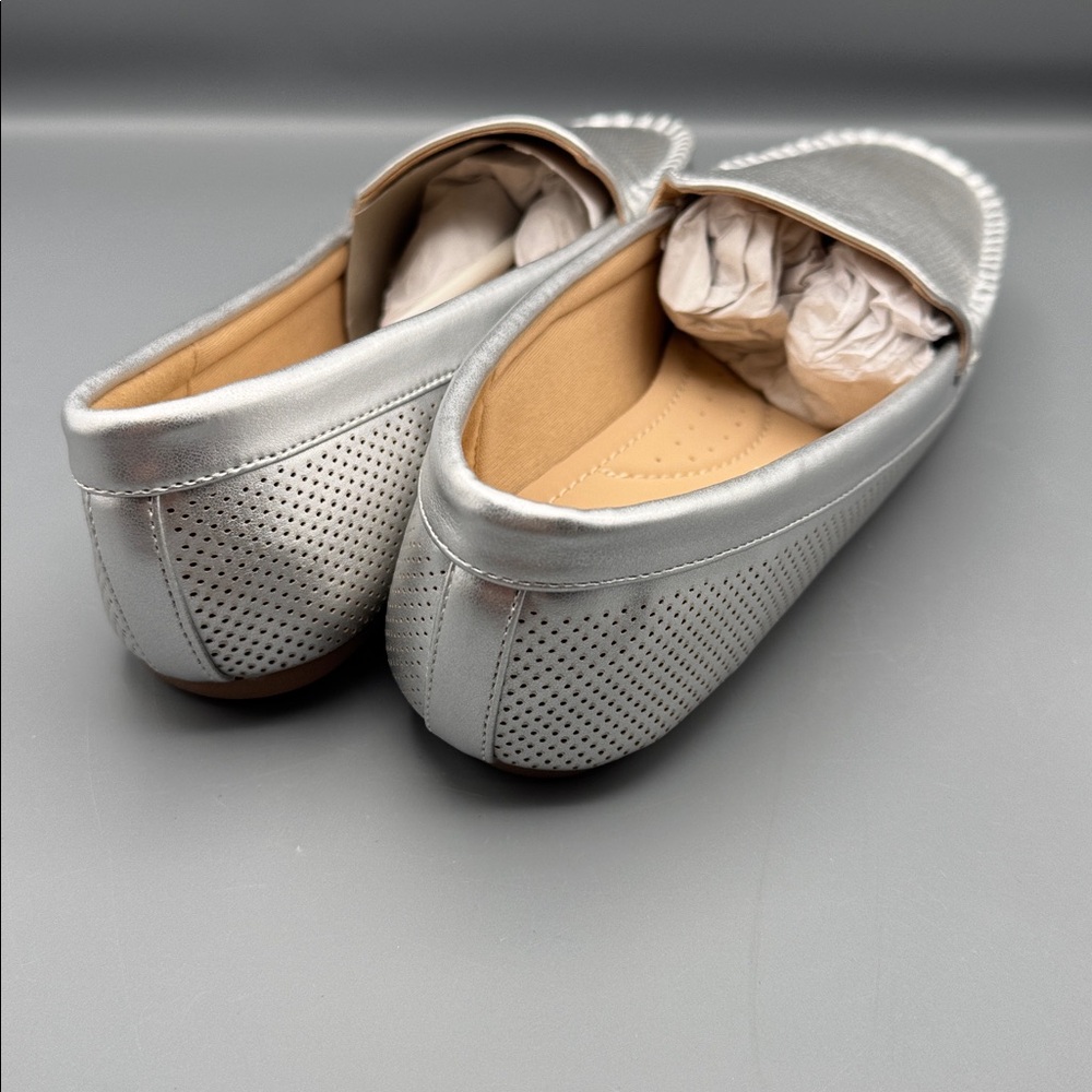 Journee Collection Women's Halsey Loafer Flats - Picture 3 of 4